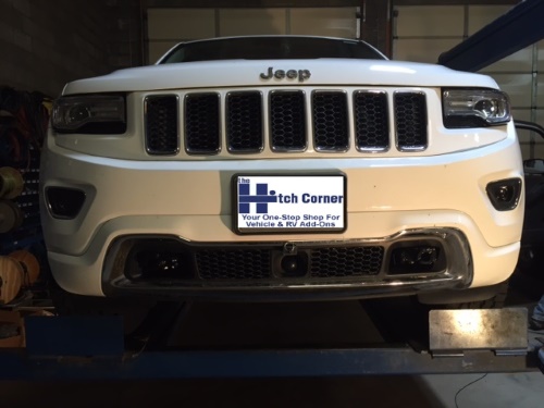 Blue Ox Base Plate Mounted to Jeep Grand Cherokee Without Tabs